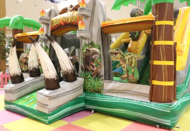 GWは思いっきりジャンプ！大人気「トランポリンスタジアム」がカメクロに登場！